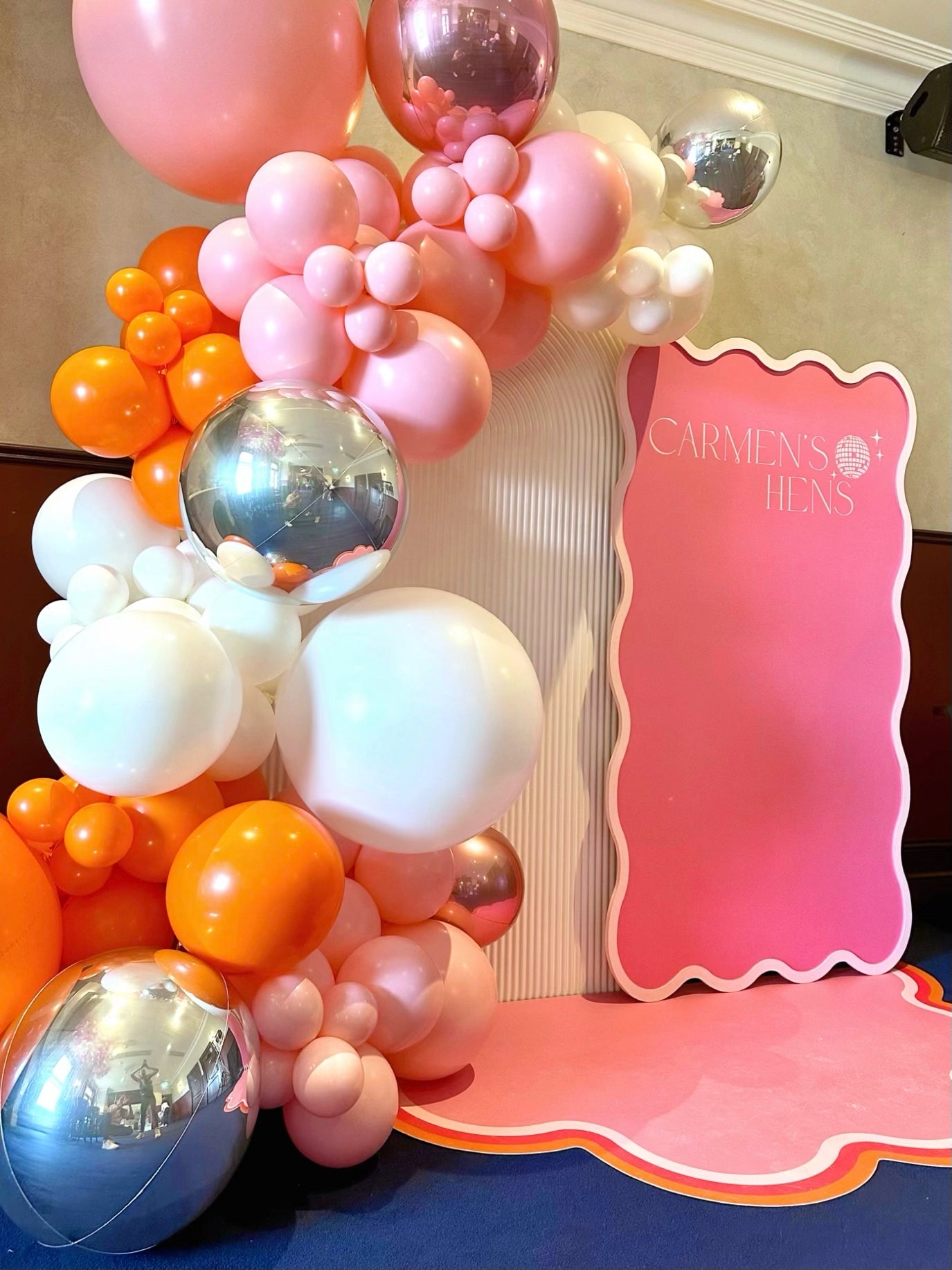 Balloons and Wavy Backdrop Package